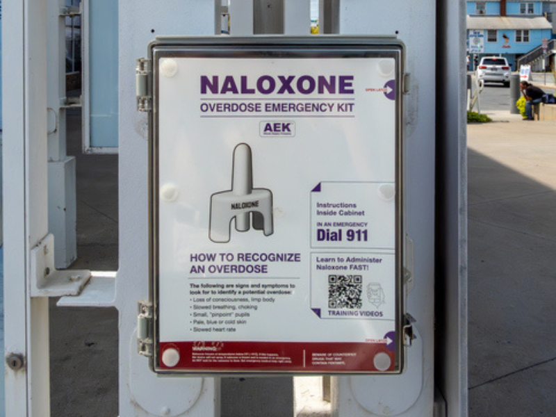 naloxone overdose kit image